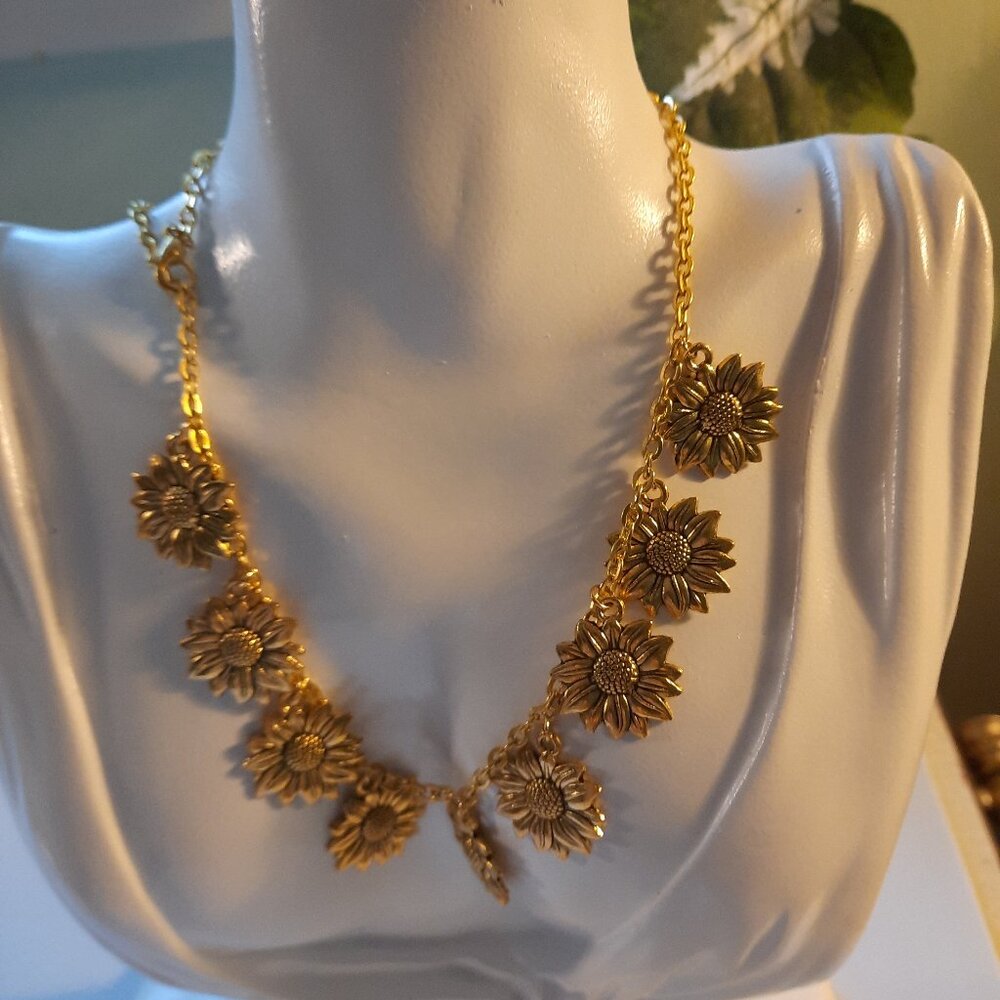 Brand New High Quality Handmade Sunflower Necklace